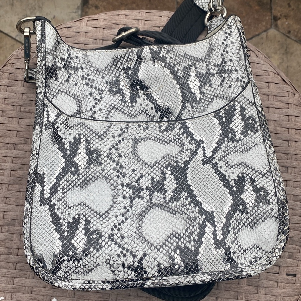 Snake print leather  crossbody bag.